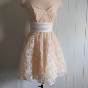 Mori Lee Madeline Gardner Lace Bridesmaid Prom Dress Strapless Women Sz 4.